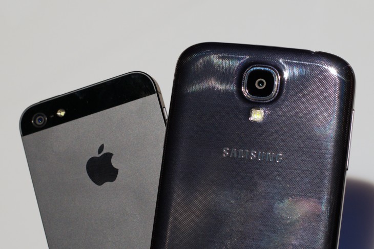Evalutation du Galaxy S IV face à son plus grand rival, l’iPhone 5