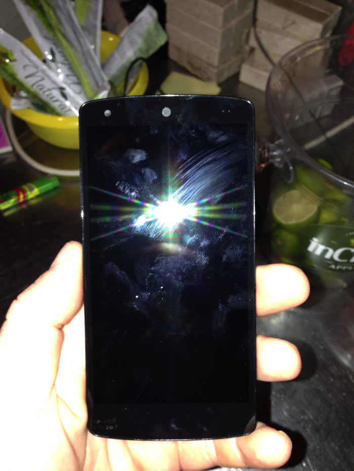 Nexus 5 : le modèle en 16 Go est en rupture de stock et celui en 32 Go sera livré en retard